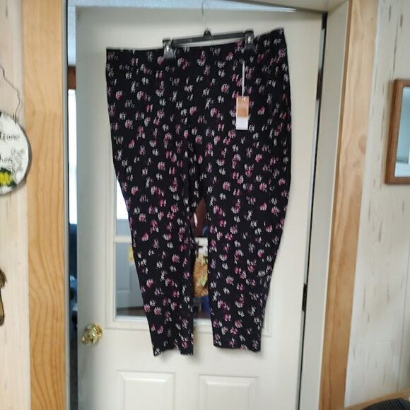 New Lane Bryant The Allie Black Flowered Skinny Ankle Stretch Pants Women's 26R - Picture 1 of 2